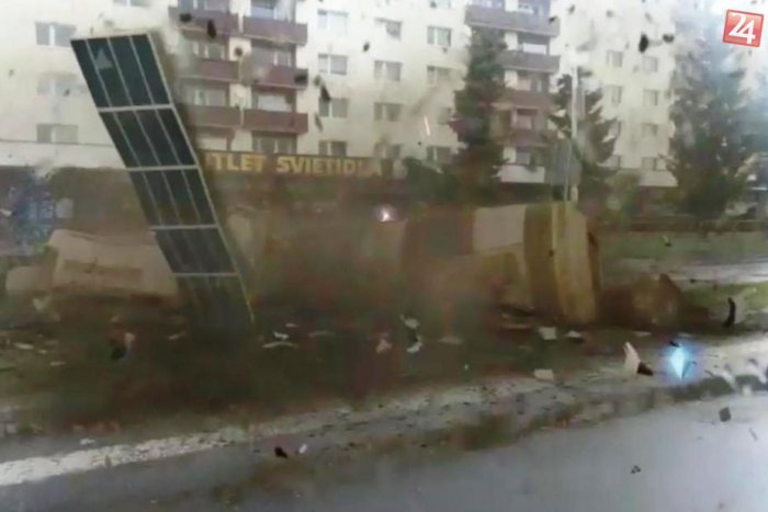 Ilustračný obrázok k článku Obrovský tresk na Rachmaninke: Na Liptovský Mikuláš sa zrútila raketa