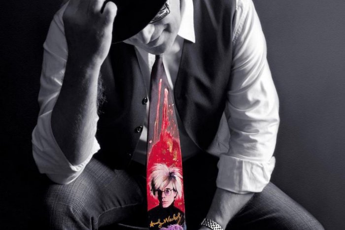 Ilustračný obrázok k článku Aforista Ondrej Kalamár šokuje svojimi kravatami: Ľudia si myslia, že nie som normálny!