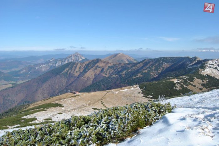 Ilustračný obrázok k článku OBJEKTÍVOM: Kým dole máme krásne babie leto, hore sa dá postaviť snehuliak...