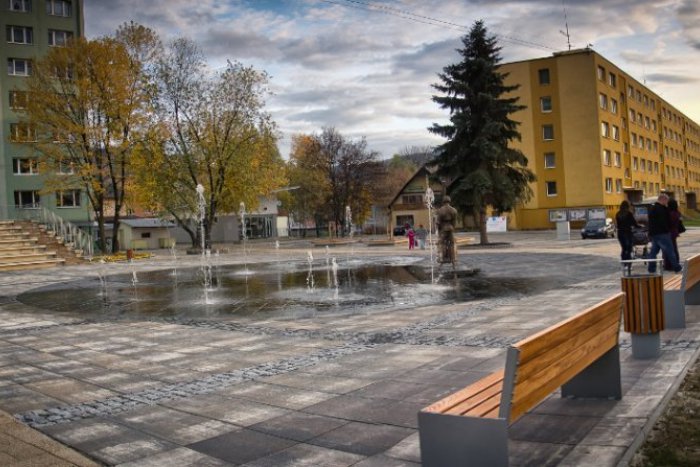 Ilustračný obrázok k článku Atraktívna novinka: Hriňová vybudovala námestie za takmer milión €, pozrite si ho v galérii