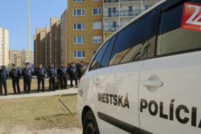 Ilustračný obrázok k článku Mestskí policajti urobili pre Rómov rozpis upratovania, spolupracujú aj s majiteľom zberných surovín