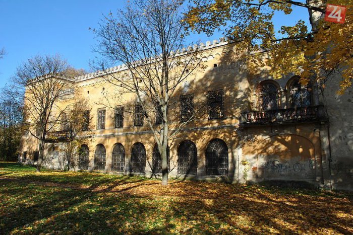 Ilustračný obrázok k článku Čistenie piateho naj strašidla mesta: V parku kaštieľa si zamakajú aj mladí z Mexika a USA