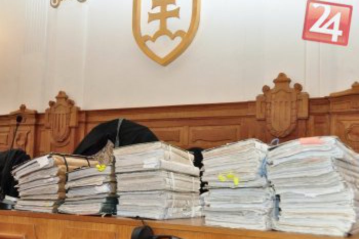 Ilustračný obrázok k článku Súd ukončil úplatkársku kauzu: Bývalého riaditeľa odštepného závodu Liptovský Hrádok poslal za mreže!