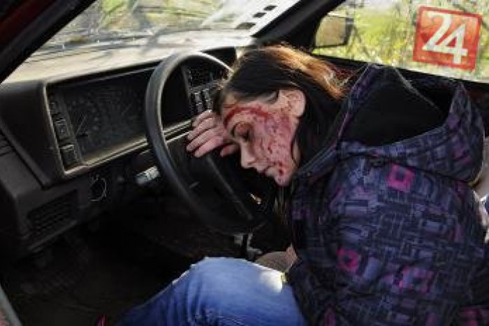 Ilustračný obrázok k článku Ľahostajnosť na cestách: Takto vodiči ignorujú vážnu dopravnú nehodu