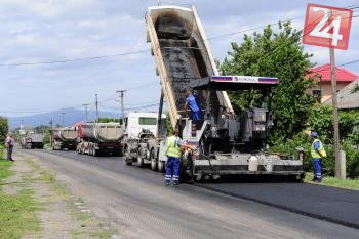 Ilustračný obrázok k článku Kompletná rekonštrukcia ciest v Ponikách: Obec sama zacvaká 100 000 eur!