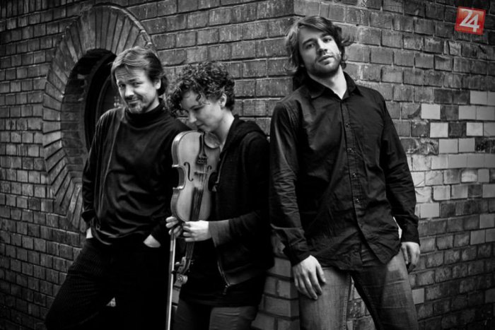 Ilustračný obrázok k článku Víkendová pozvánka je bohatá: Koncerty, divadielko, futbal, turistika, ...