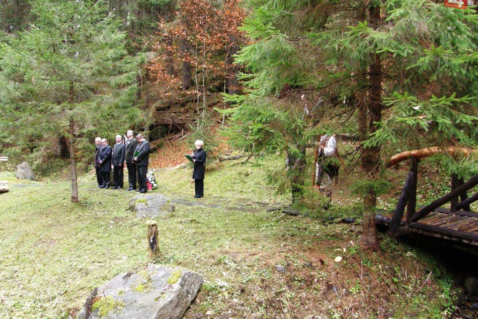 Ilustračný obrázok k článku Významné miesto protifašistického odboja. Horáreň pri Čiernom Balogu sa dočkala obnovy