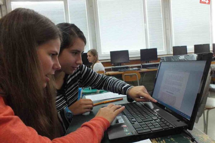 Ilustračný obrázok k článku Študenti Gymnázia J.G.T sú zapojení do medzinárodného projektu: Skúmajú život básnika Roberta Desnosa