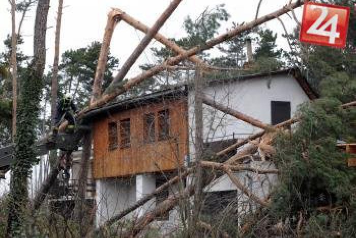 Ilustračný obrázok k článku Nadpriemerná rýchlosť vetra v okrese! Meteorológovia vydali druhý najvyšší stupeň výstrahy