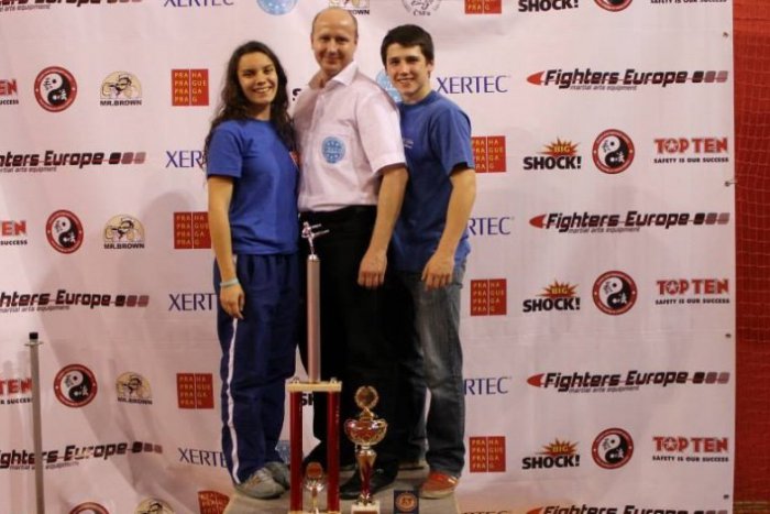 Ilustračný obrázok k článku Odhodlaní víťaziť: Humenskí kickboxeristi zahviezdili na turnaji v Prahe