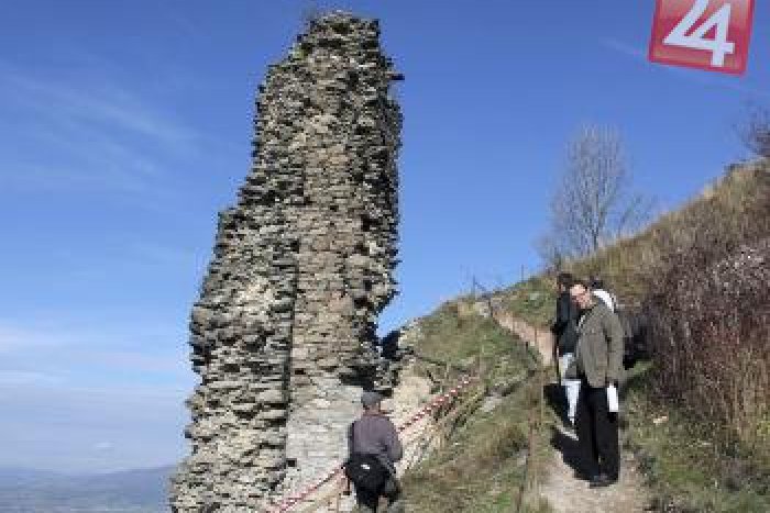 Ilustračný obrázok k článku Do Podhradia sa vracajú archeológovia: Budú skúmať hrad Sivý kameň