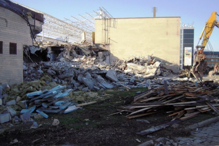 Ilustračný obrázok k článku OBRAZOM: Bývalý Prior sa kúsok po kúsku stáva minulosťou