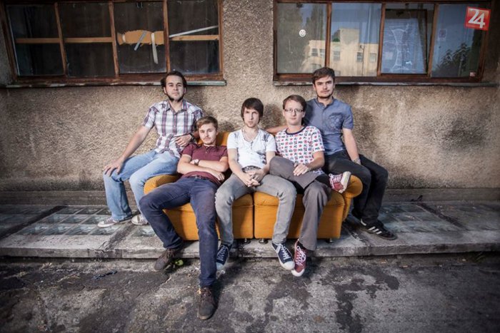 Ilustračný obrázok k článku Banskobystrická kapela Plastic Swans: K menu prišli vďaka Radvanskému jarmoku