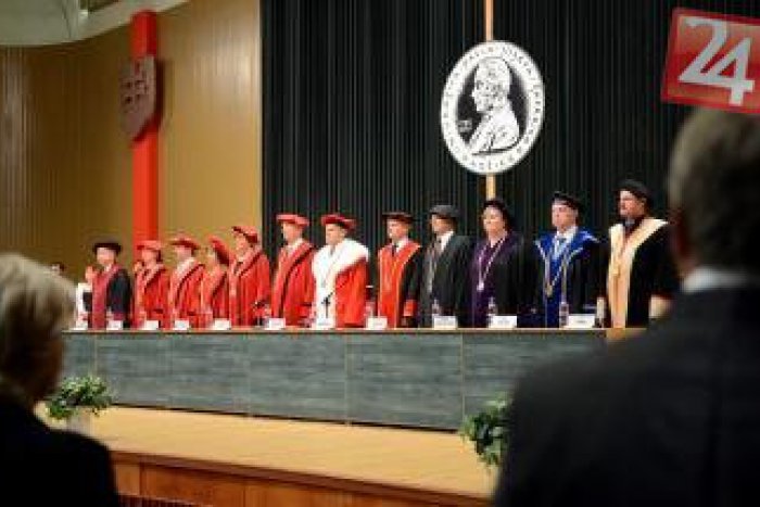 Ilustračný obrázok k článku Akademický senát odvolal dekana Lekárskej fakulty na jeho vlastnú žiadosť!