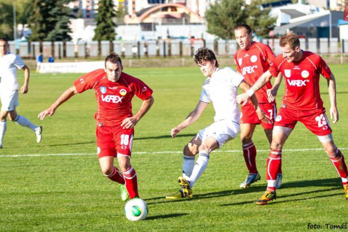Ilustračný obrázok k článku Futbal: Mikulášania v Dubnici nepremenili penaltu a prehrali