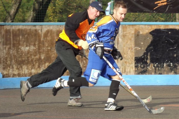 Ilustračný obrázok k článku Hokejbal LM: Dva zápasy si súperi odložili