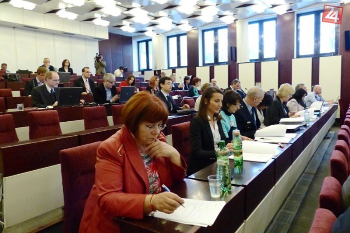 Ilustračný obrázok k článku Mestské zastupiteľstvo: Riešili sa dotácie pre HK Poprad i názvy nových ulíc v Kvetnici