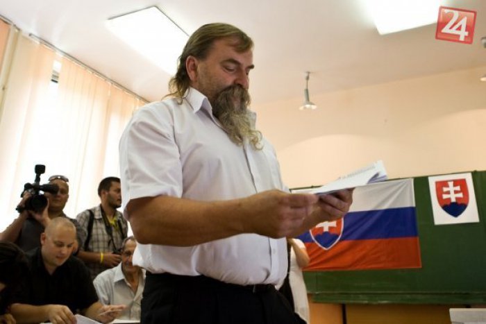 Ilustračný obrázok k článku Kapurková! Populárna politická strana Humenčana Paliho Vassa končí