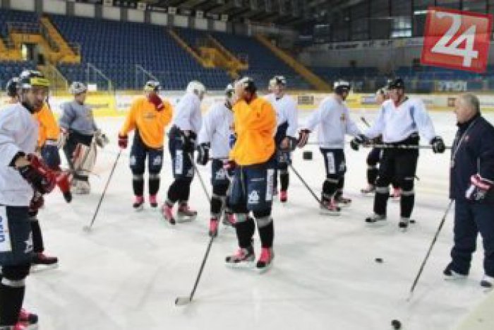 Ilustračný obrázok k článku Takto ich nepoznáte: Až šiesti hokejisti HKM si počas novembra nechali narásť fúzy