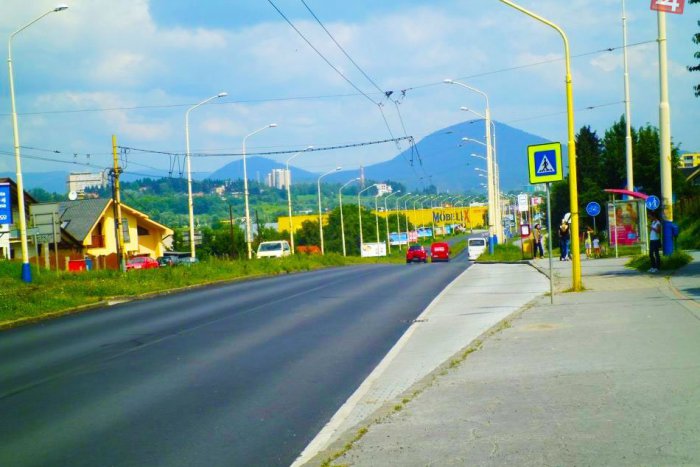 Ilustračný obrázok k článku Vodiči môžu jasať, kraj opravuje cesty: Na týchto miestach už svoje auto nerozbijete!