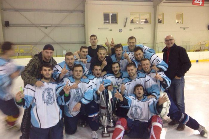 Ilustračný obrázok k článku Úspech hokejistov UKF: Vyhrali Hokejový turnaj univerzít!