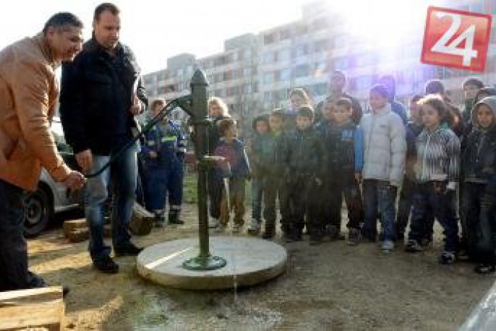 Ilustračný obrázok k článku Nová studňa pre Rómov na Luníku IX? Prešlo len pár dní a už je rozbitá!