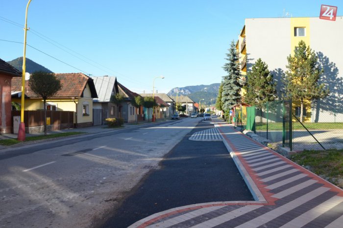 Ilustračný obrázok k článku Všímaví mladí ľudia pomohli: Staršia pani (74) bola pred polnocou vonku len v pyžame