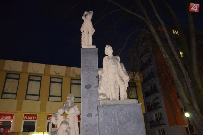 Ilustračný obrázok k článku Spomienka na Zamatovú revolúciu: Súsošie Slobody odhalil Andrej Hlinka