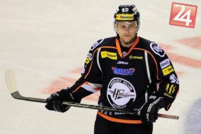 Ilustračný obrázok k článku Oceliari zatiaľ bez svojho elitného útočníka: Marek Svatoš odcestoval do Ameriky