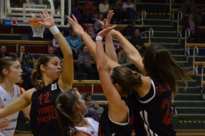 Ilustračný obrázok k článku Bojovnosť na Maďarky v Koniarni nestačila, Ruža prehrala o 9 bodov