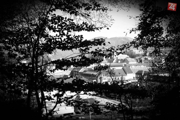 Ilustračný obrázok k článku Aj toto sa dialo v Bystrici: Takto povstali ľudia kvôli mzdám a podpaľovali domy boháčov!