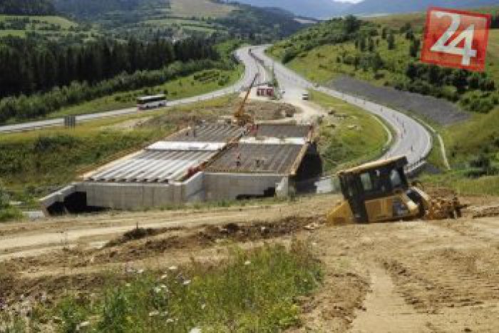 Ilustračný obrázok k článku Diaľničný obchvat Detvy: Prečo nechce NDS zverejniť cenové ponuky neúspešných uchádzačov?