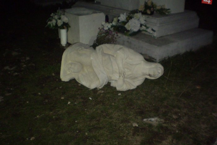 Ilustračný obrázok k článku Vandalizmus na Kalvárii: Socha Márie terčom výtržníka!