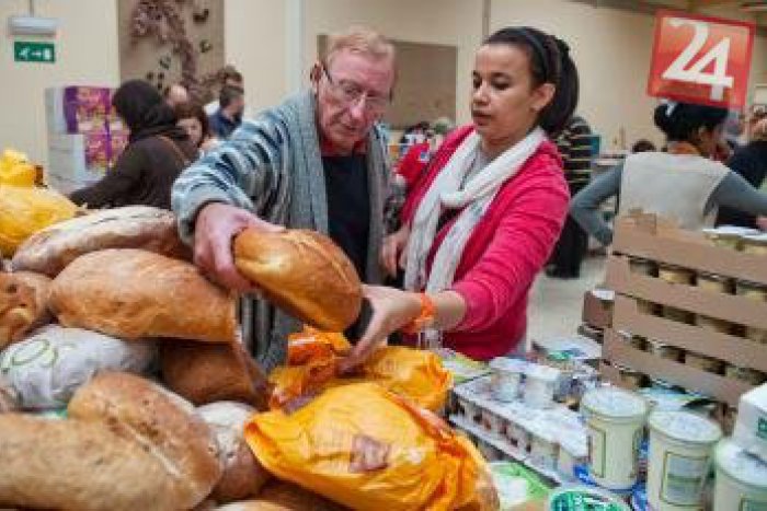 Ilustračný obrázok k článku Zbierka priniesla ľuďom v núdzi 18 ton potravín: Brezňania boli v darovaní štedrí