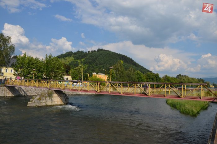 Ilustračný obrázok k článku Ako bude vyzerať most cez Váh? Hlasujte do konca novembra