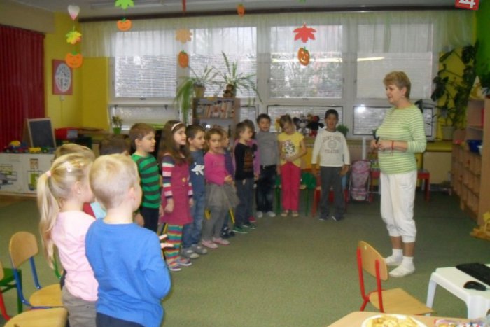 Ilustračný obrázok k článku Vyučovanie za pomoci interaktívnej tabule: Rožňavskí škôlkari získavajú vedomosti formou zábavy