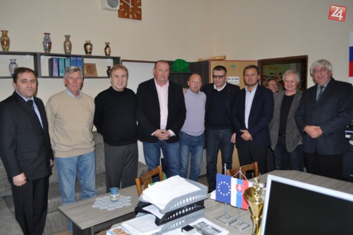 Ilustračný obrázok k článku Rožňavu navštívili významné futbalové ikony: Predseda zväzu a futbalové legendy