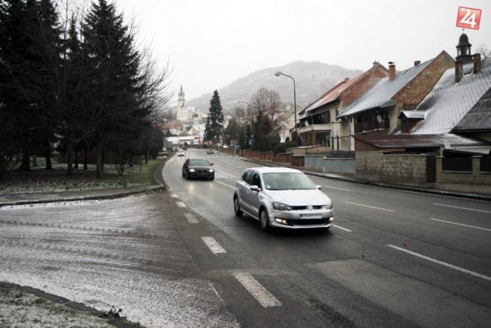 Ilustračný obrázok k článku Kruté pondelkové ráno: Zima, sneh a vetrisko, meteorológovia varujú!