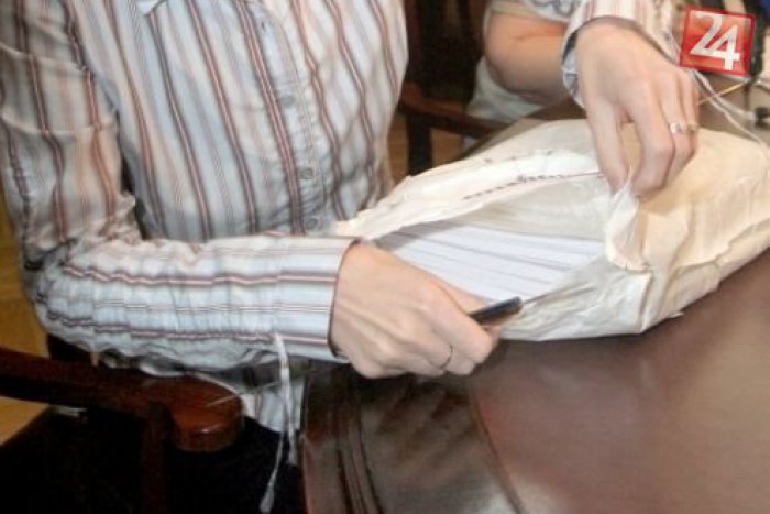 Ilustračný obrázok k článku Rozruch na Okresnom súde: Sudkyni bola doručená podozrivá obálka!