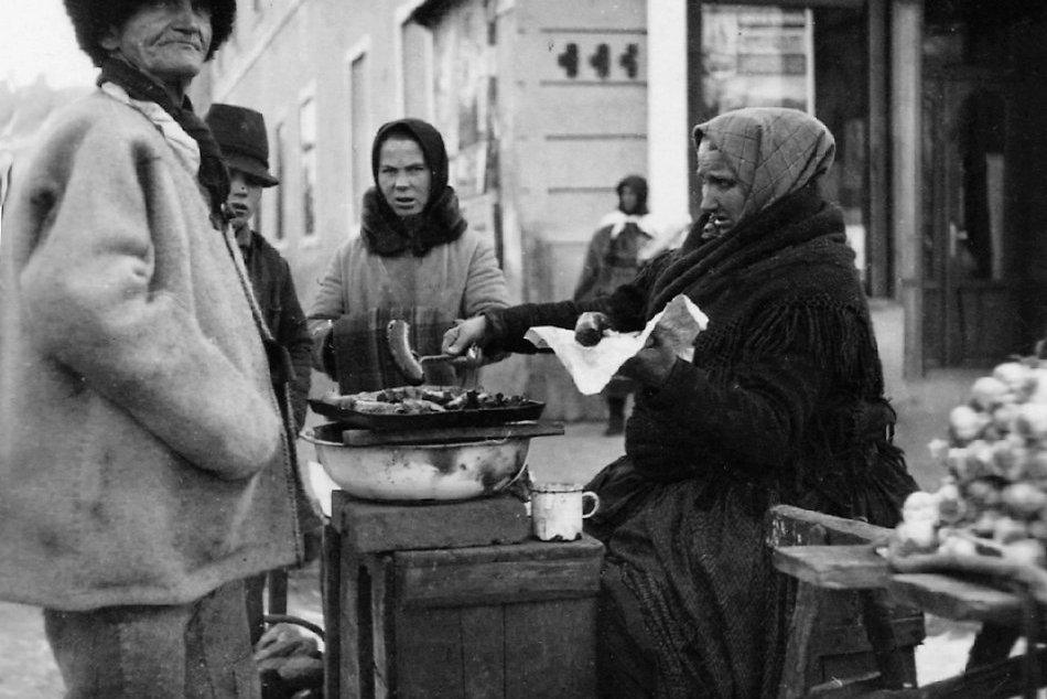 Ilustračný obrázok k článku Unikátne dobové FOTO: Ondrejský jarmok v Brezne pred desiatkami rokov