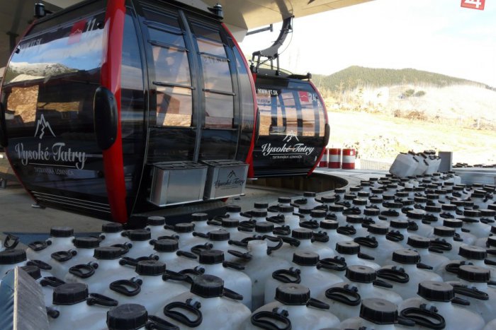 Ilustračný obrázok k článku Nová lanovka v Tatranskej Lomnici? V kabínach vozia bandasky s betónom!