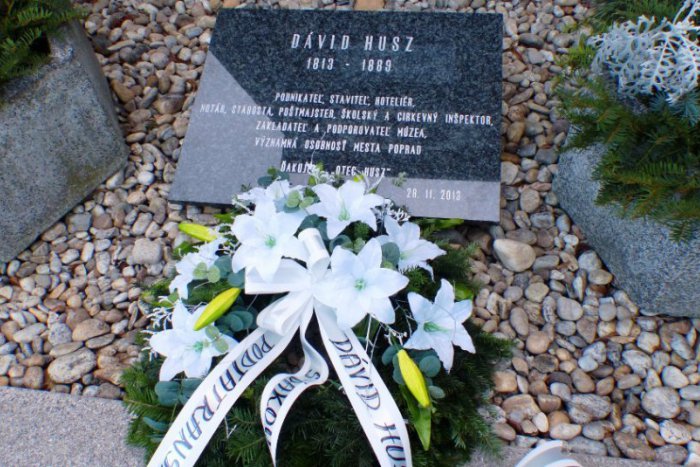 Ilustračný obrázok k článku OBRAZOM: Významnej osobnosti Popradu Dávidovi Huszovi odhalili pamätnú tabuľu