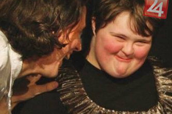 Ilustračný obrázok k článku Mladučká herečka s krutým osudom: Veronika (15) bojuje s leukémiou, umelci sa jej rozhodli pomôcť