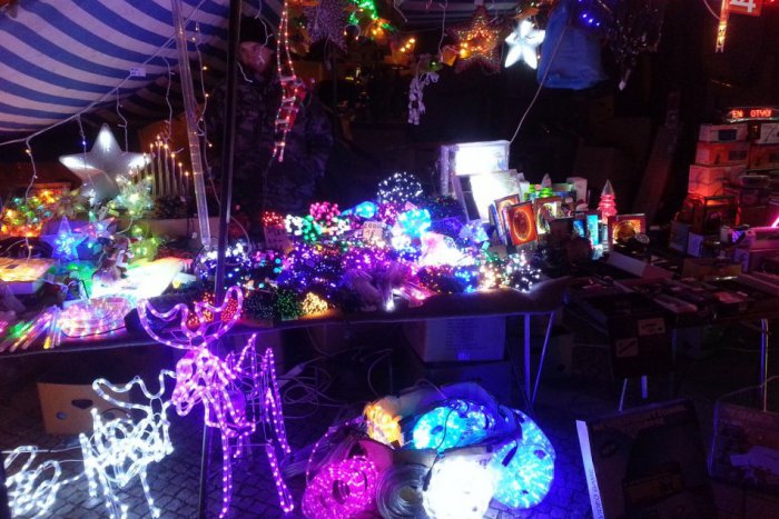 Ilustračný obrázok k článku Vianočné trhy sa začínajú už v sobotu. Svoj stánok tam budú mať aj popradskí hokejisti