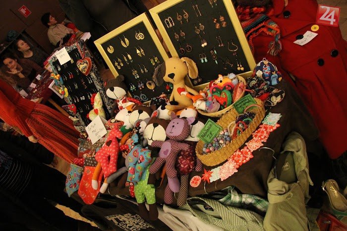 Ilustračný obrázok k článku Trh, ktorý sa vždy teší veľkému záujmu, sa vracia do mesta: Nakúpte ručne vyrábané čačky-mačky!