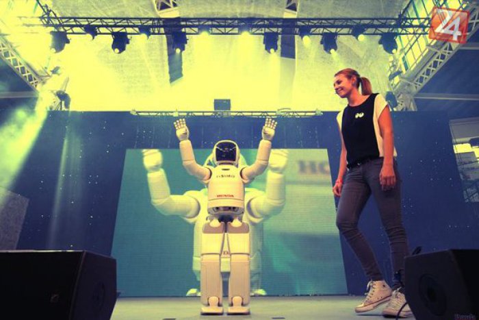 Ilustračný obrázok k článku Krásna vedkyňa z Košíc: Mária (27) vyzerá ako miss, no radšej poľudšťuje roboty!