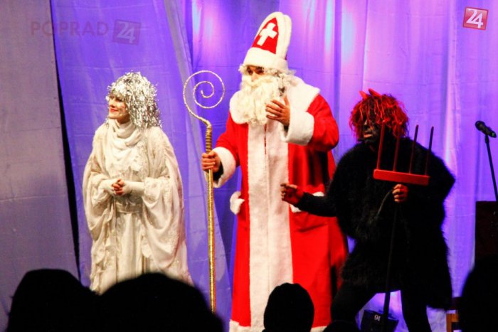 Ilustračný obrázok k článku Mikuláš rozžiaril detské očká i vianočnú výzdobu v celom meste. Nechýbal ani tradičný ohňostroj