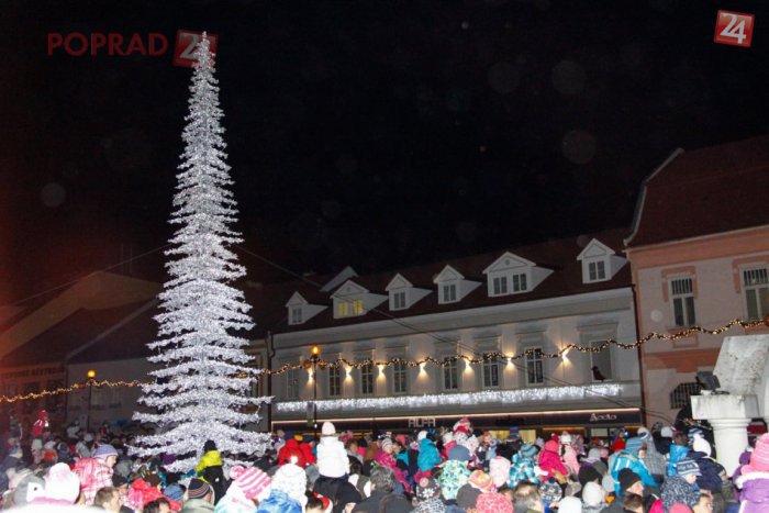 Ilustračný obrázok k článku Pyromuzikálny ohňostroj aj jarmok: Poprad čochvíľa začne dýchať Vianocami!