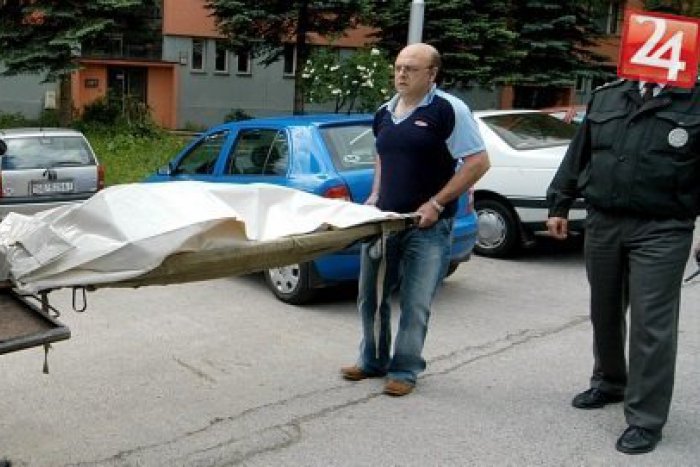 Ilustračný obrázok k článku Mrazivý nález v byte: Príbuzní vo vani objavili mŕtvolu muža (†51)