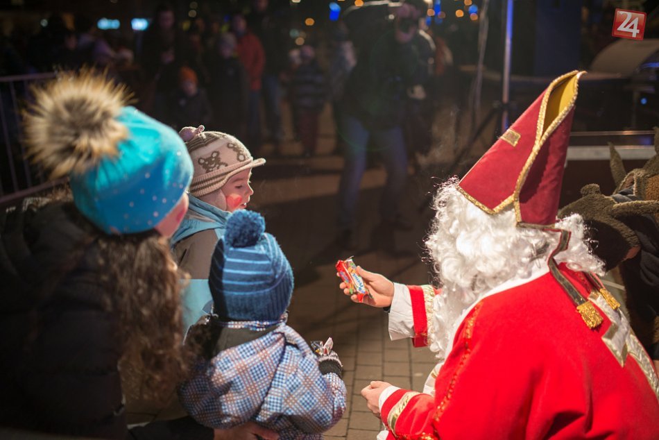 Ilustračný obrázok k článku Tohtoročný žiarsky Mikuláš? Stromček zažnú prskavky, rozprávka sa presúva z námestia